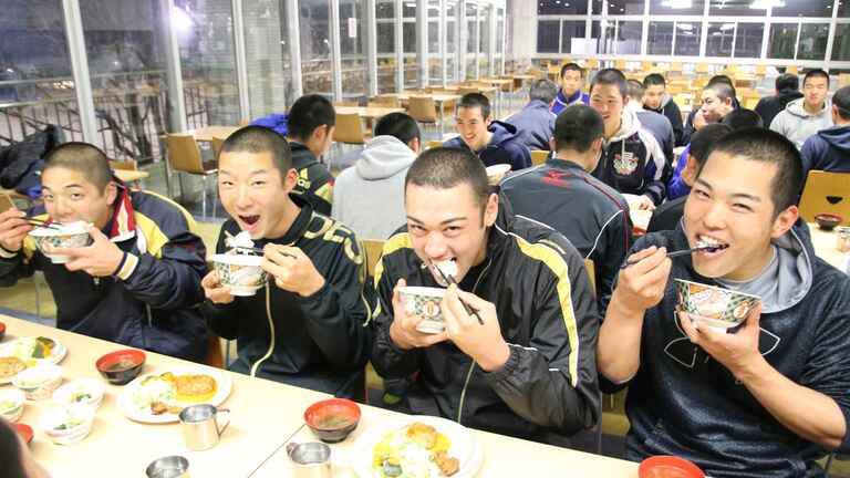 冬の早朝はみそ汁から 強打の日大三 の食事の秘密 アスリートめし アスレシピ