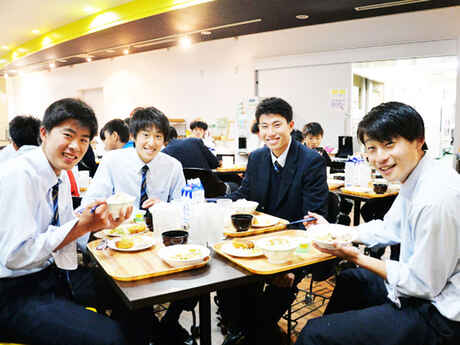 柏レイソルユースの胃袋を支える ベテラン主婦たちが作るお母さんのごはん アスリートめし アスレシピ