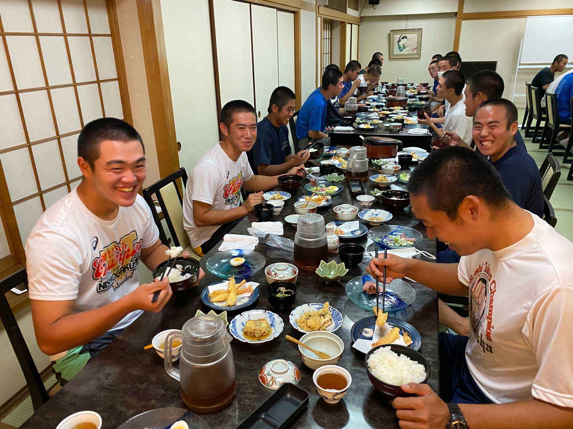 異例続きの夏の甲子園、16強二松学舎大付と日大山形は宿舎で何を食べたか アスリートめしプラス：アスレシピ